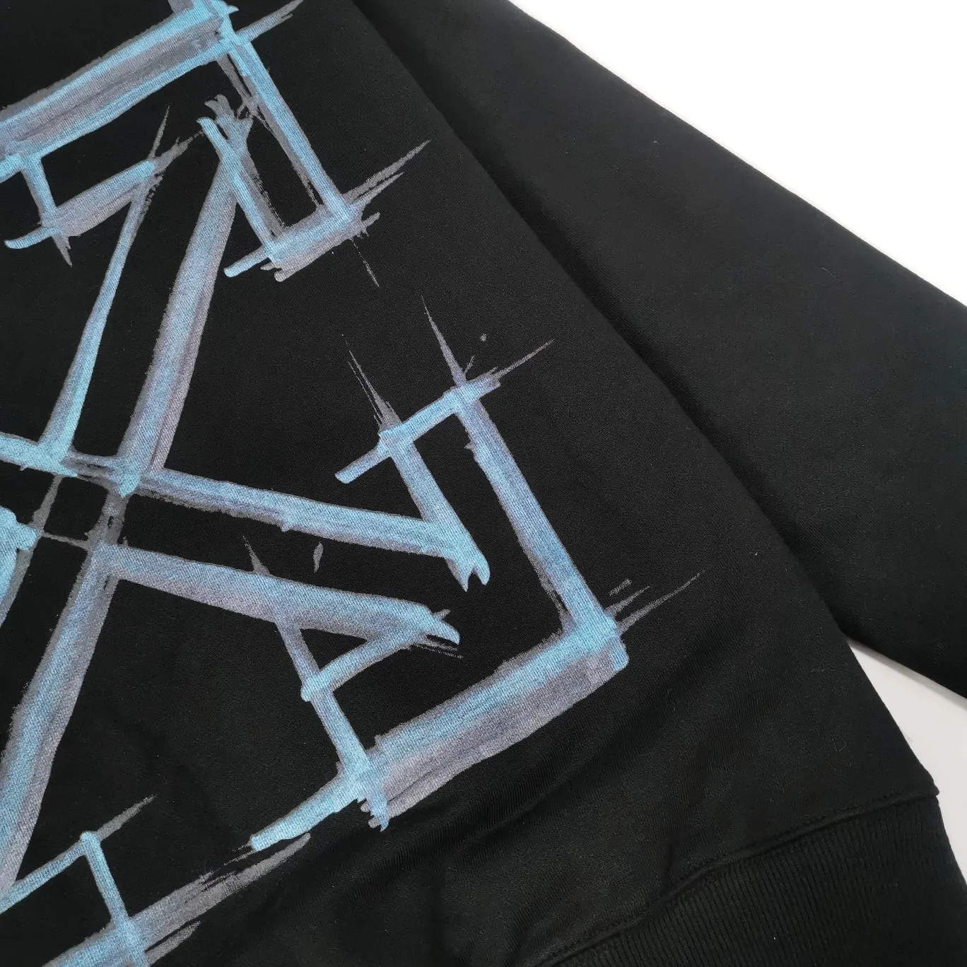 Top tested version 2022OFF OW WHITE new blue chalk marker depicting arrows loose trendy brand men's and women's casual autumn and winter hoodies and sweatshirts. Take a look at the enlarged details of this model. The printing is like a chalk drawing, and the image is realistic. The printing uses Kornit digital direct inkjet printing, which adds particle direct inkjet printing. So it looks like chalk. But don’t worry about the anchorage of the printing, it will never fall off. Backwash and sun-resistant, machine washable without stress. Absoluteness distinguishes the offset printing on the market, which is perfunctory and cannot restore the texture of pink and ink at all! The side hems are initially folded, please pay attention! The fabric is made of 480 combed pure cotton terry, which has a full drape. Customized collar label, washed, hang tag. Color: Black Size: XS-L P:390